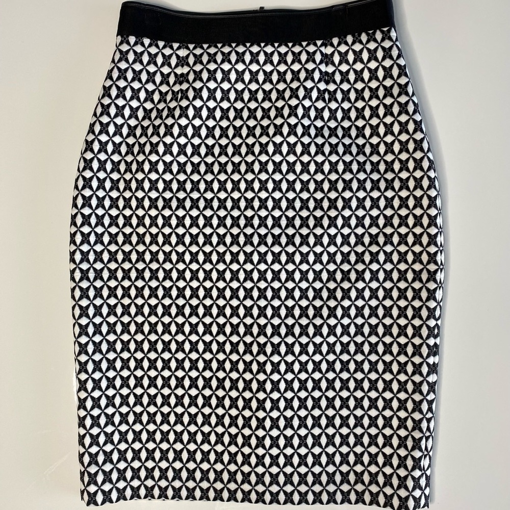 EUC Banana Republic Pencil Skirt Size 8 White Black Textured